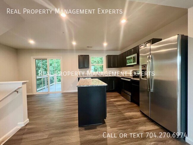 Foto del edificio - 5028 Winding Jordan Ln