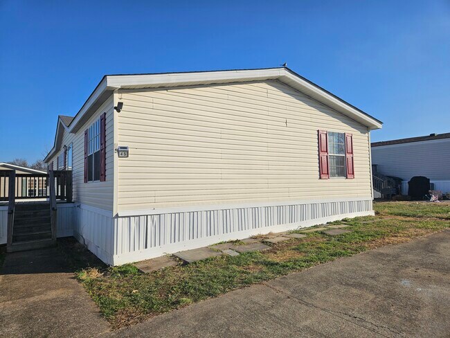 Building Photo - 45 Lynnwood Cir