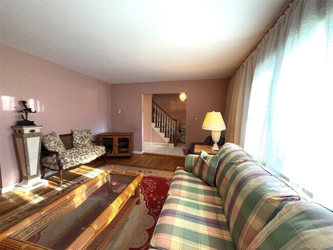 Foto del edificio - 15 Sherry Ln