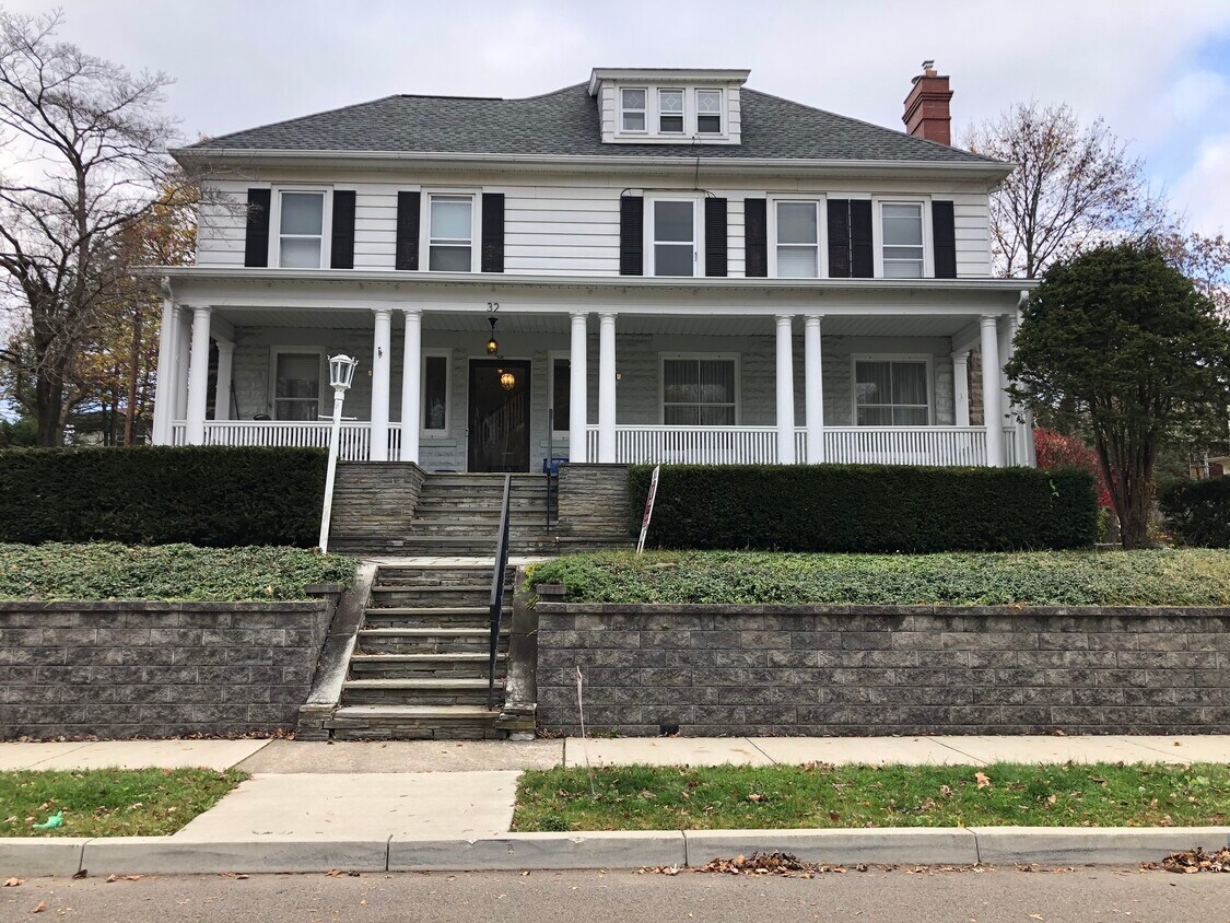 Primary Photo - 32 Lincoln Ave