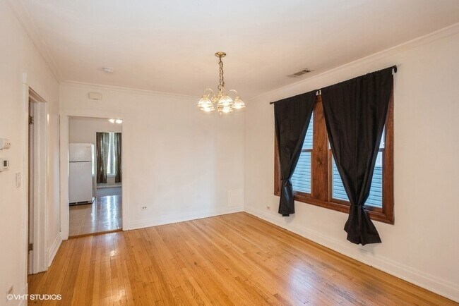 Foto del edificio - 5639 N Karlov Ave