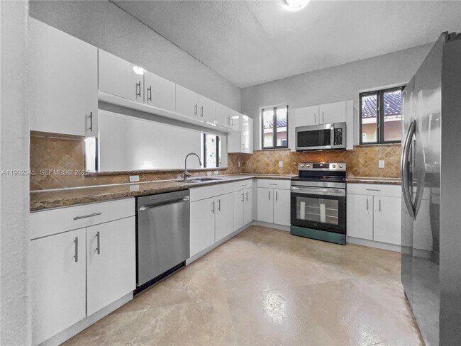 Foto del edificio - 1736 NE 9th Dr