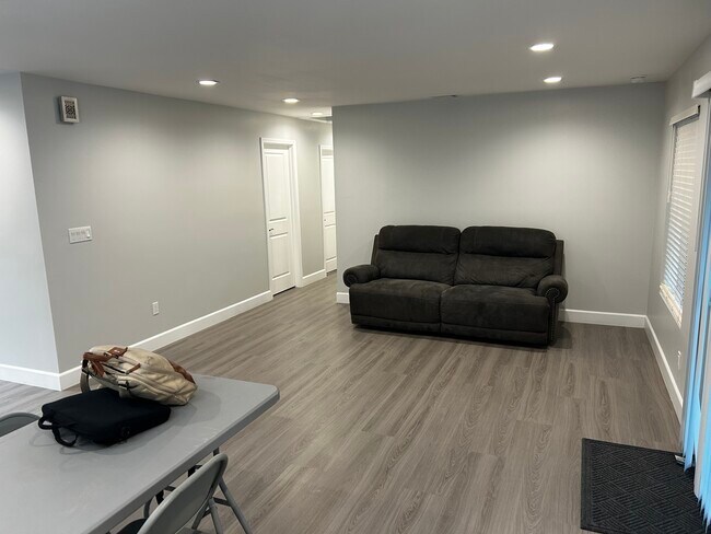 Foto del edificio - 7814 Lindley Ave