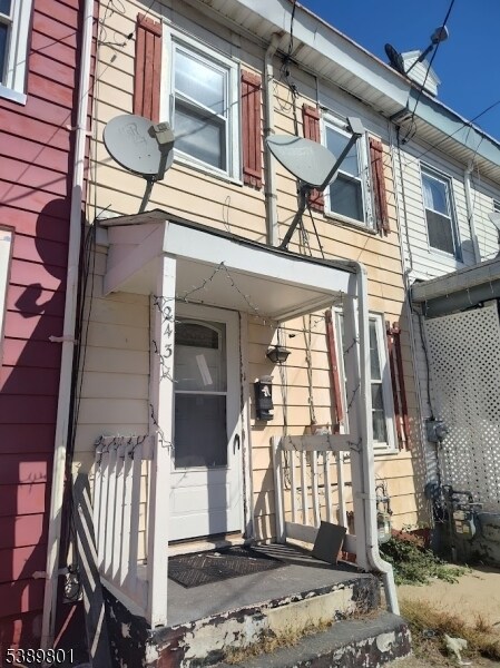 Primary Photo - 243 Mercer St