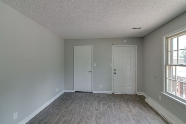 Building Photo - 103 Bennett Dr