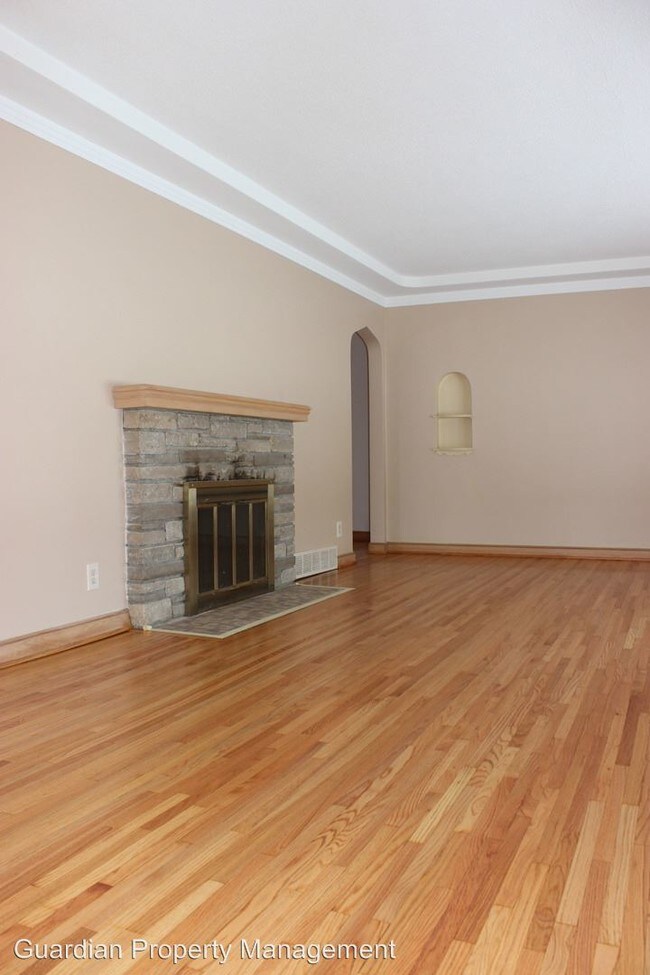 Building Photo - 3 br, 1 bath House - 6124 10th Ave S
