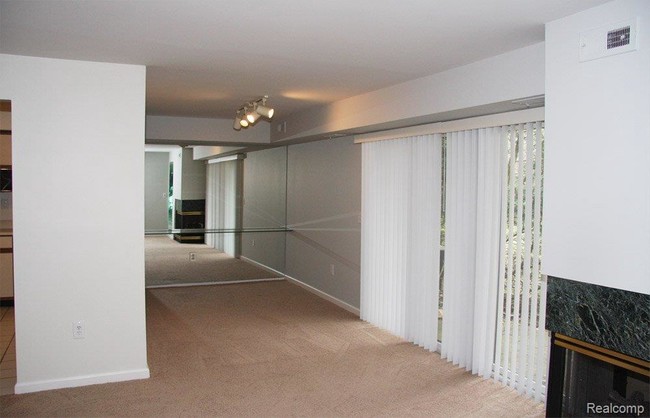 Foto del edificio - 27434 Evergreen Rd