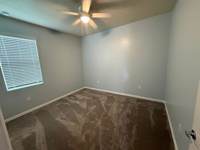 Building Photo - 12374 Eastpointe Dr