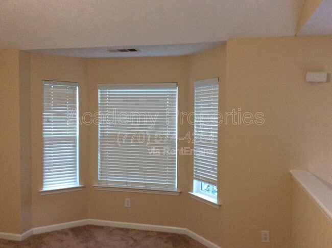 Building Photo - 4015 Yellow Pine Ct