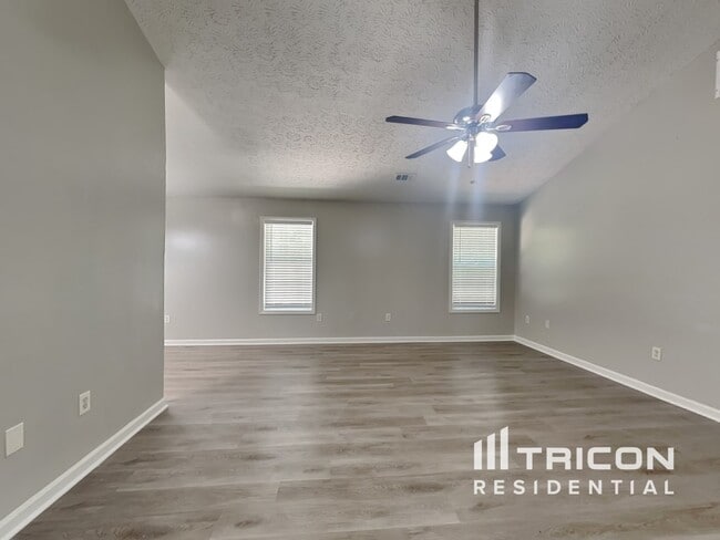 Building Photo - 130 Cross Creek Dr