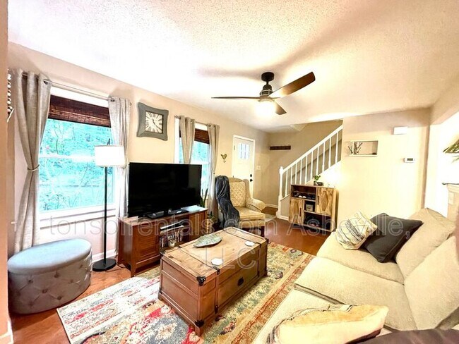 Foto del edificio - 147 Birch Ln