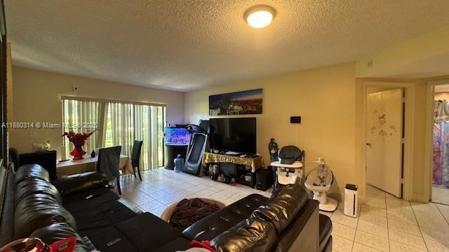 Foto del edificio - 8290 Lake Dr