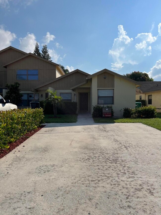 Building Photo - 1296 White Pine Dr