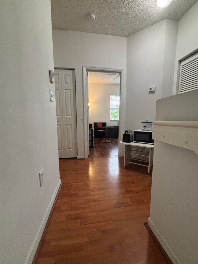 Building Photo - 2941 Crestwood Ter