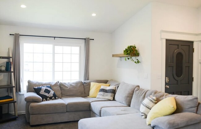 Foto del edificio - 3135 Fairmont Dr