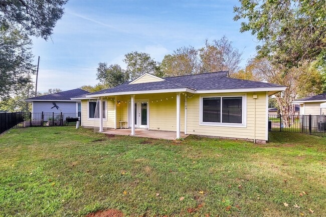 Building Photo - 3539 Balboa Cir