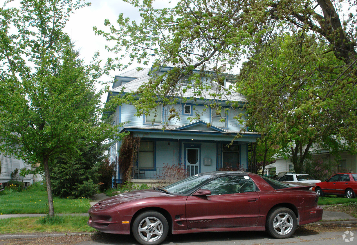 Primary Photo - 820 W Montgomery Ave