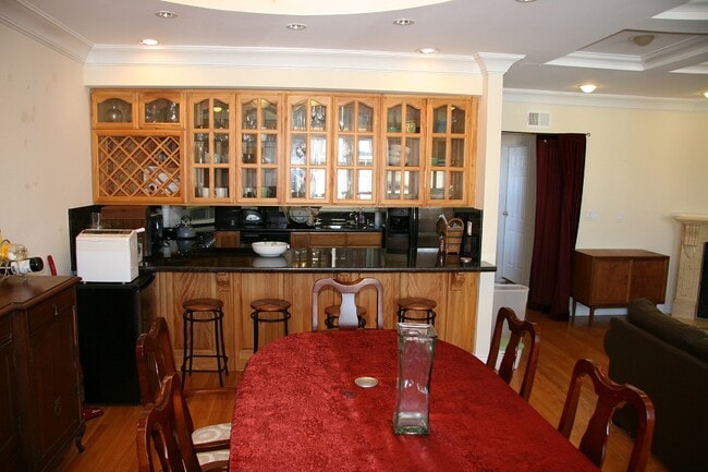 Breakfast Area - 456 11th Avenue