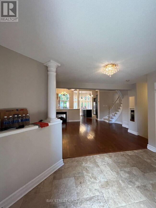 Building Photo - 52 Queensway Dr