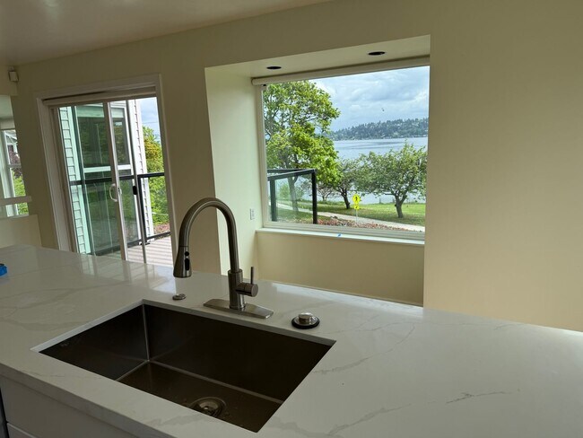 Building Photo - Lake Front House Seward Park