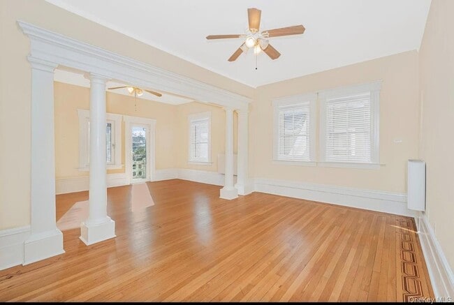 Building Photo - 409 W 261st St