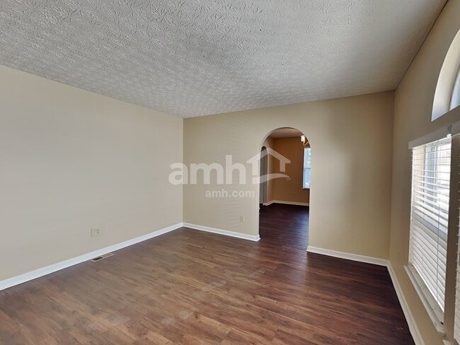 Foto del edificio - 2419 Hoose Dr