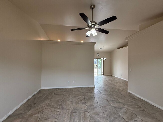 Building Photo - 3 Bedroom 2 Bathroom Home