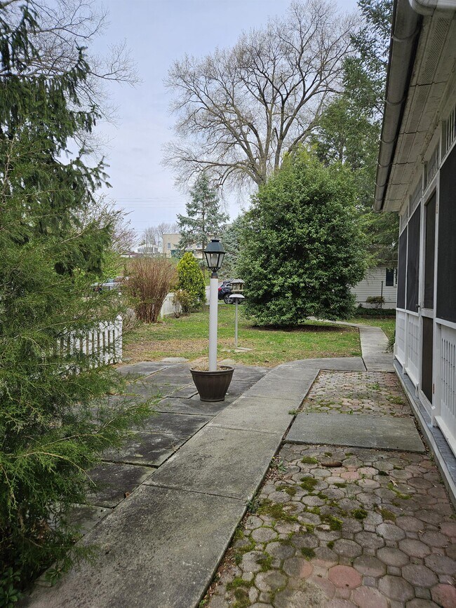 Building Photo - 45 Froelich Ave