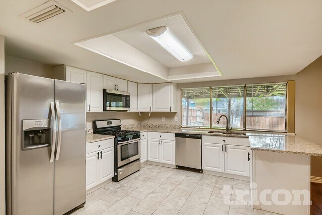 Building Photo - 333 Clearfield Dr
