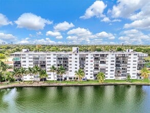 Building Photo - 1075 NE Miami Gardens Dr