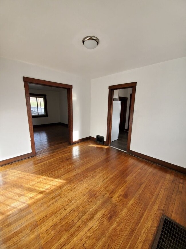 Building Photo - 3 Bedroom Section 8 approved!