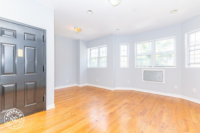 Building Photo - 118A Seigel St