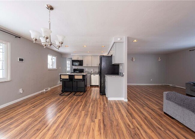 Building Photo - 5014 Ozark Dr