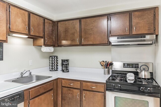Building Photo - 2572 Riva Rd