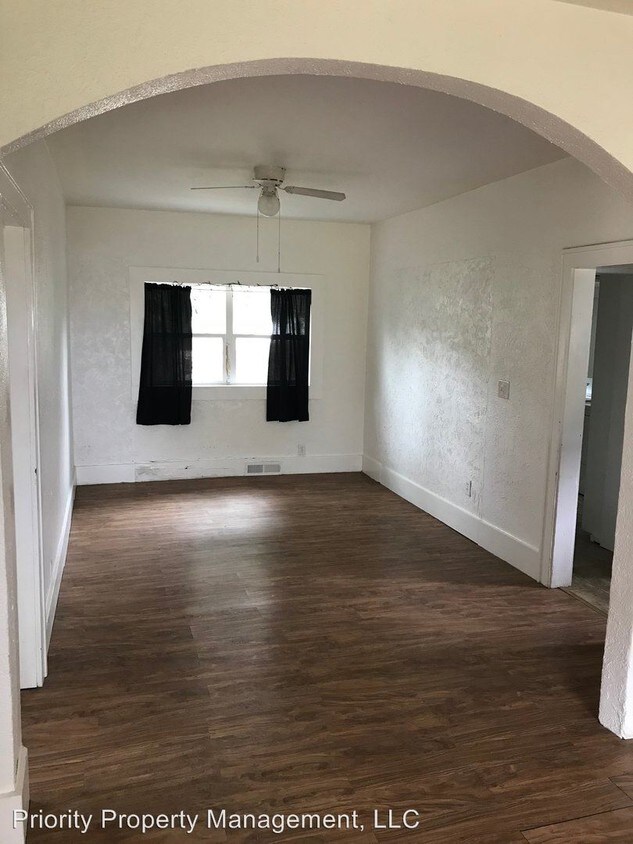 Primary Photo - 2 br, 1 bath House - 806 S. Gillette Ave