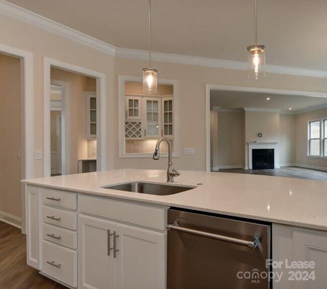 Building Photo - 6214 Majesty Ct