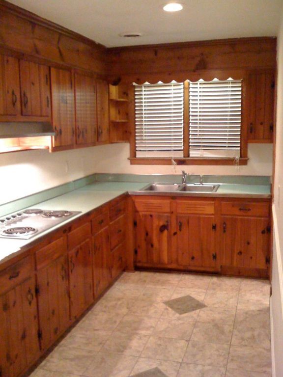 Kitchen - 4300 Mayflower Rd