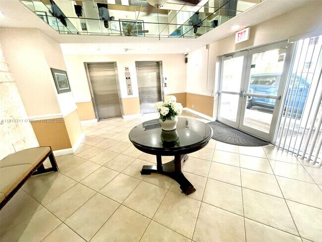 Foto del edificio - 2555 NE 11th St