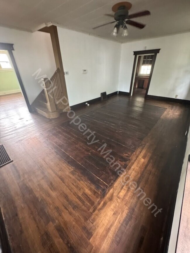 Foto del edificio - Large 4 bedroom 1 bath house