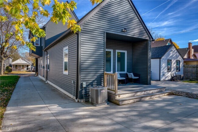 Foto del edificio - 1928 W 48th St