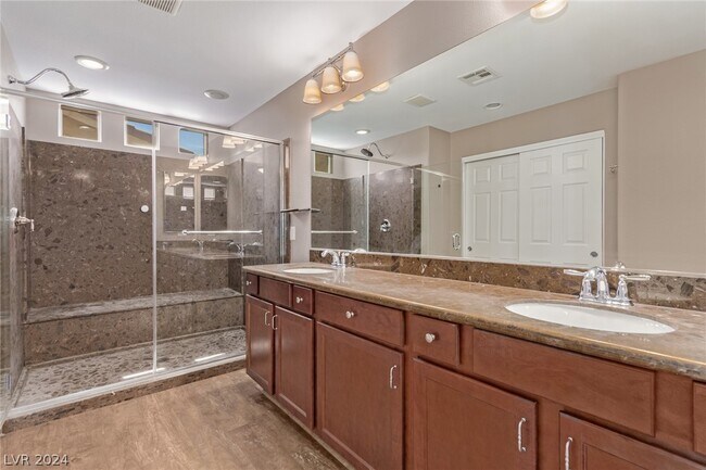Foto del edificio - 5394 Tulip Hill Ave