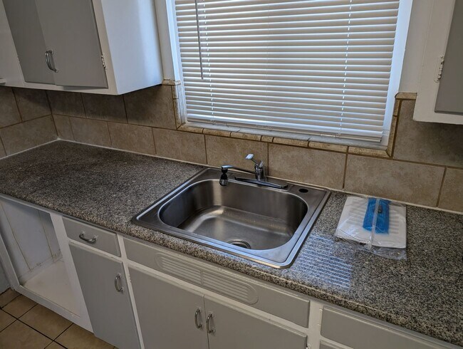 Foto del edificio - 6th St Duplex
