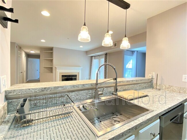 Building Photo - 9601 Lake Point Ct