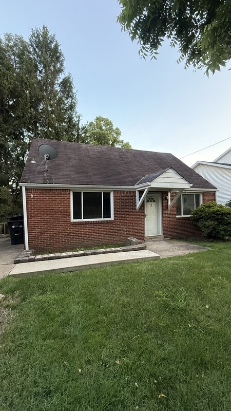 Primary Photo - 136 Orchard Dr