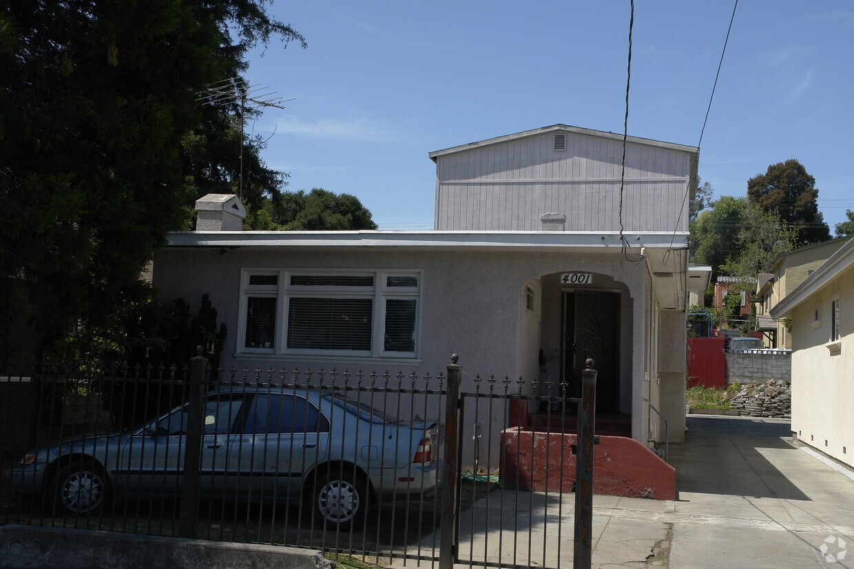 Building Photo - 4001 Brookdale Ave