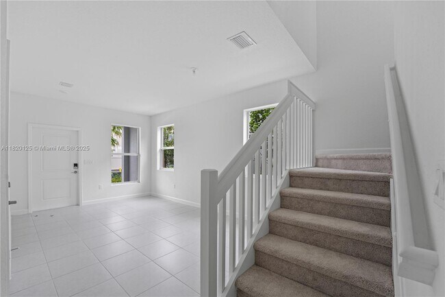 Building Photo - 124 SW 184th Way