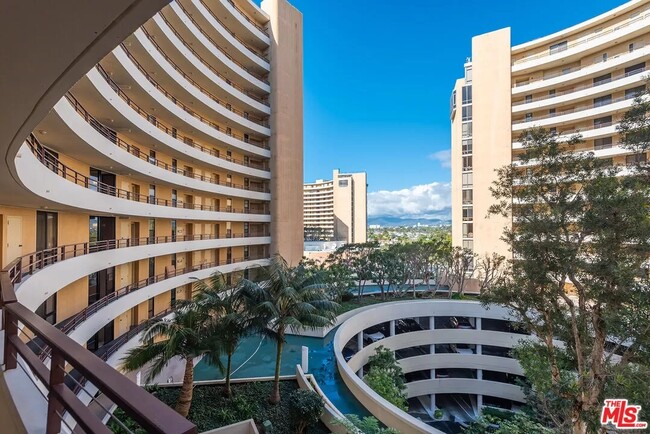 Foto del edificio - 4335 Marina City Dr
