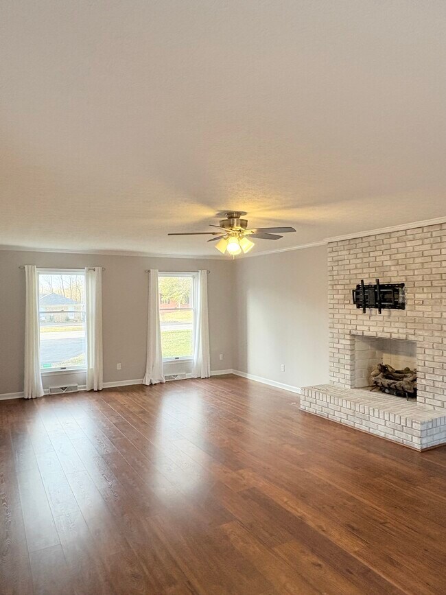 Building Photo - 1016 Lois Ln