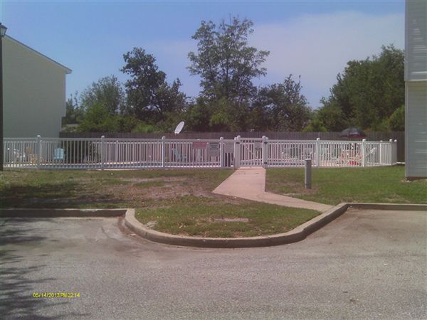 Foto del edificio - 1209 Century Oaks Dr