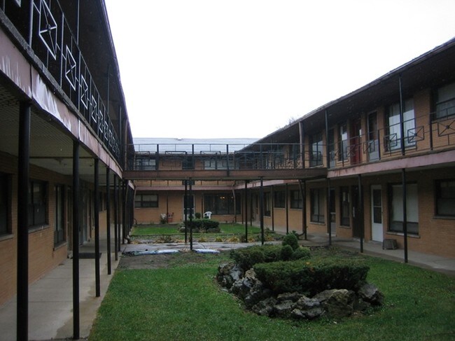 Building Photo - 15373 Greenfield Rd